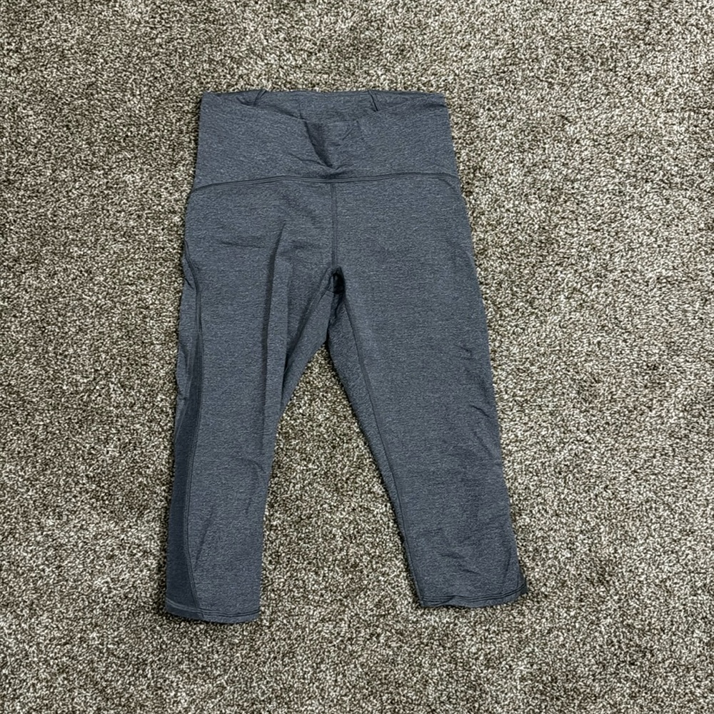 Lululemon cropped leggings. Grey, size 8